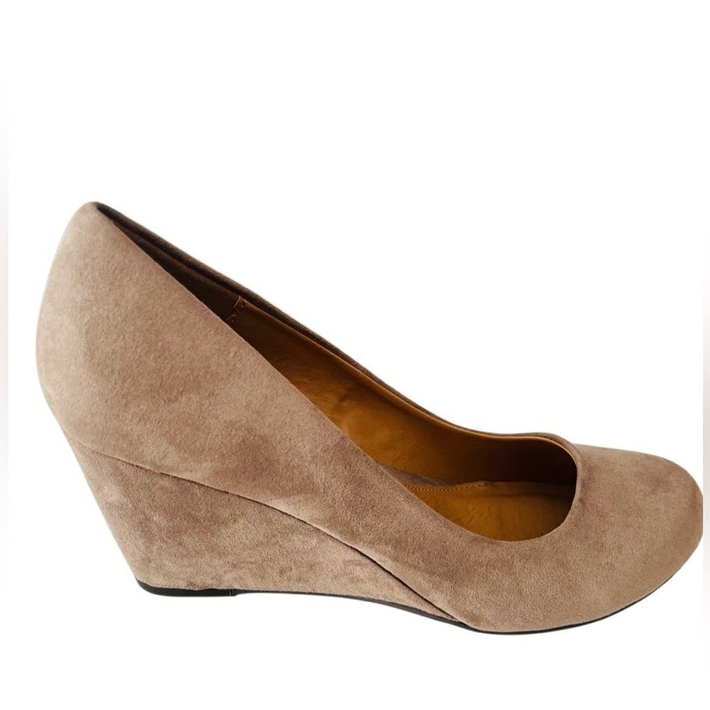 CL by Laundry Taupe Nima Wedge Pump size 8.